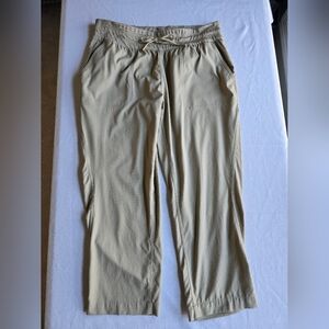 The North Face Tan Hiking Athleisure Gorpcore Capri Style Pants